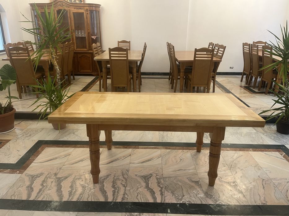 Masă de lemn masiv (foioase)