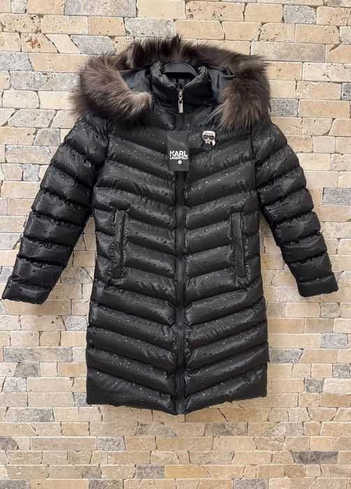 Дамски дълги якета с естествен косъм на качулката.