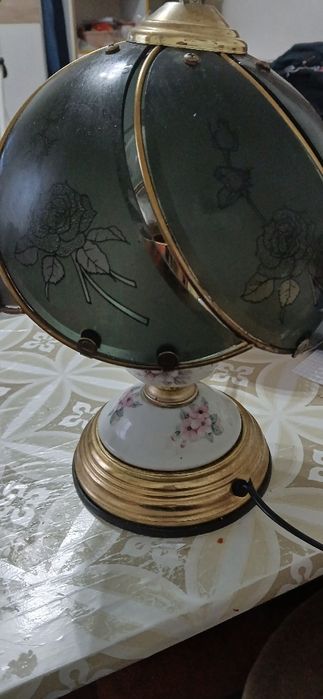 Lampă de masă ,din anii ,70 epoca comunistă. În stare de funcționaree