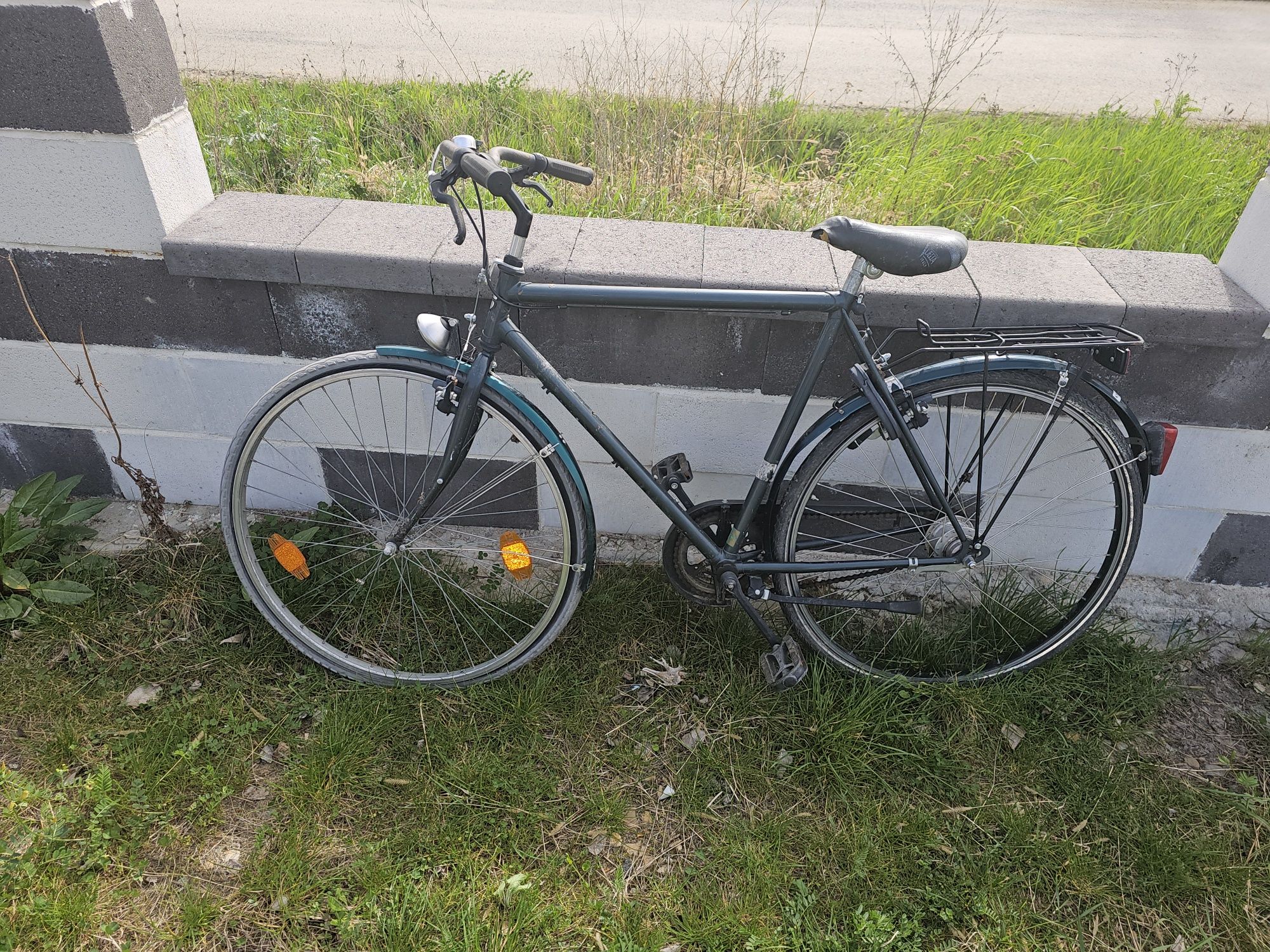 Bicicleta roti de 28, masiva