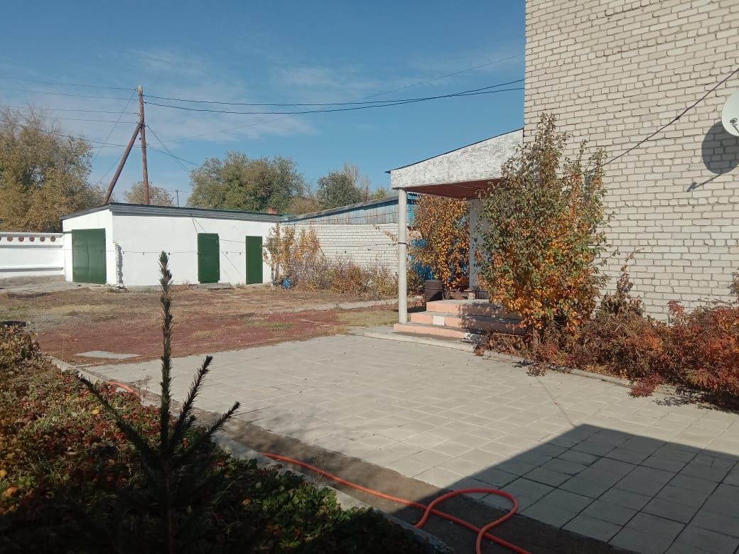 Кирпичный дом, 6 комнат, 2 уровня. Торг.