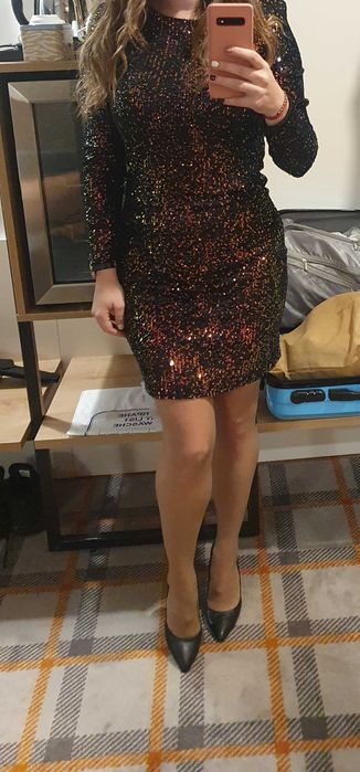 Рокля с розови пайети