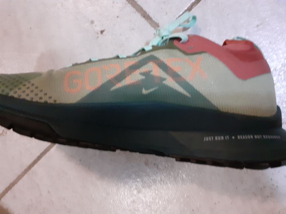 Оригинални дамски маратонки Nike и дамски кларкове,обувки.Маратонките