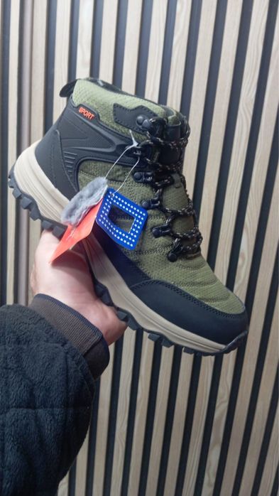 Продам зимние кроссовки