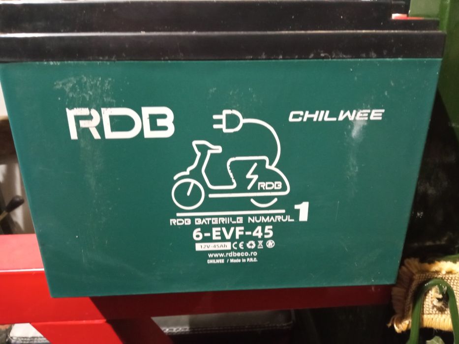 Vând sau schimb bateri pentru triciclu electric folosite 3 luni jumate