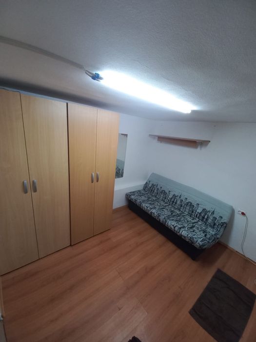 Proprietar inchiriez garsoniera la curte zona metrou Mihai Bravu