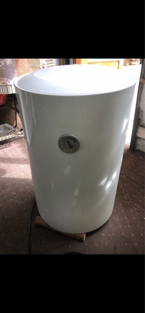 Expozitor din sticlă  ,candy-bar prajituri ;  BOILER ELECTRIC ARISTON