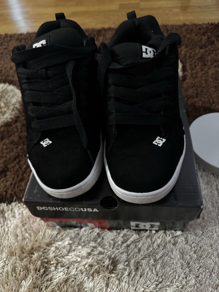 Dc shoes aproape noi