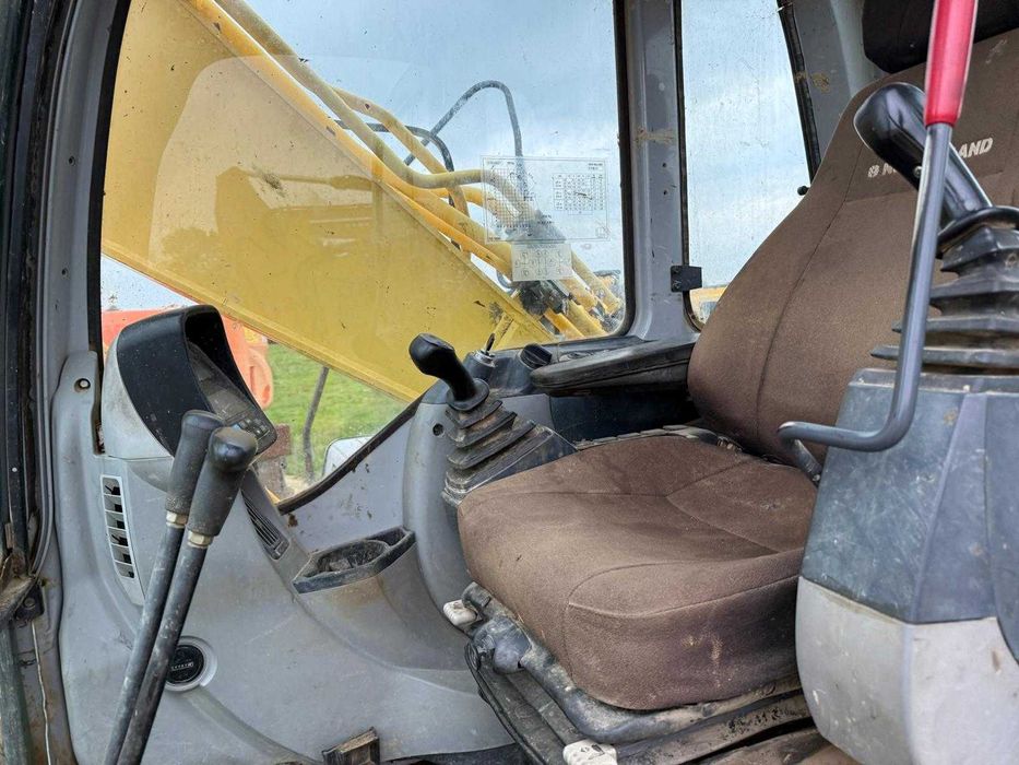 De vanzare Excavator New Holland E175