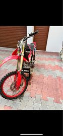 Продавам Honda crf150r