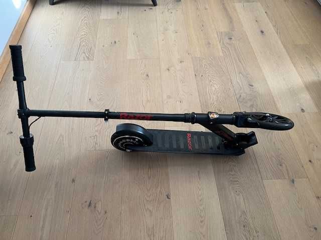 Trotineta electrica pliabila Razor Power A5
