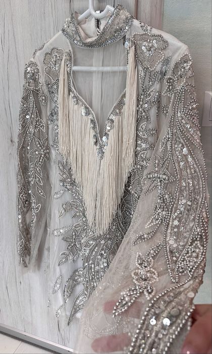 Rochie bijuterie alb cu argintiu cu perle Asos, A star ia Born