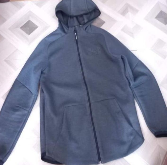 Under armour суичър