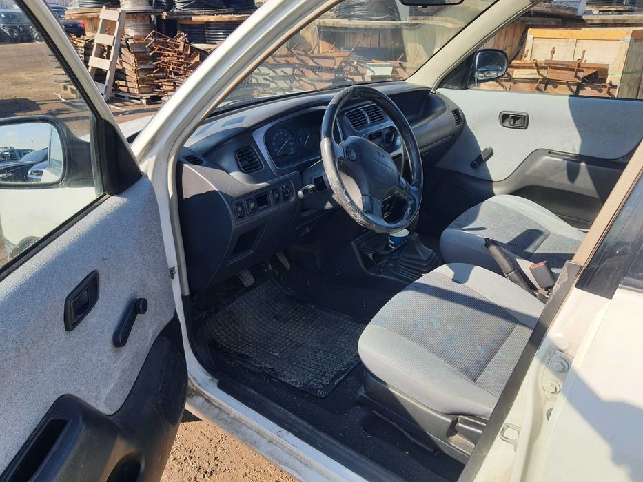 На части! Daihatsu Sirion 1.0i