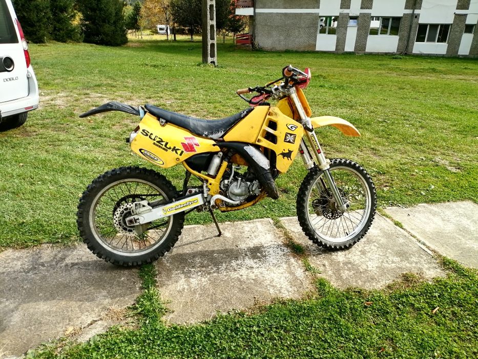 Suzuti rm 125 vand sau dezmembrez
