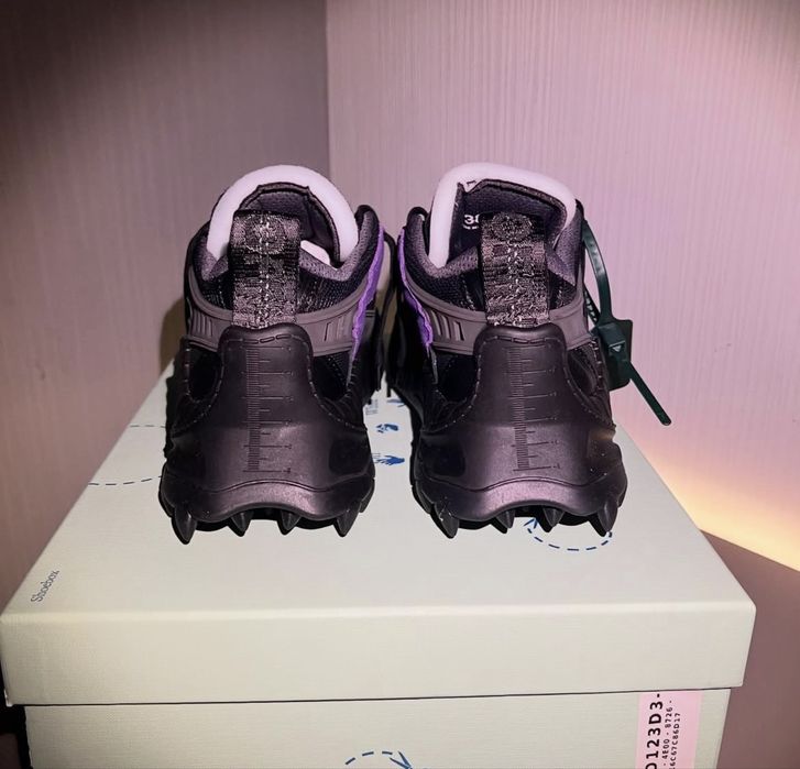 Adidasi off white odsy 1000