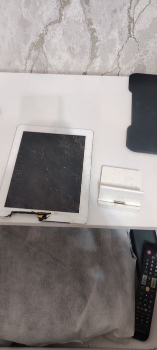 На запчасти Айпад и кое какие мелочи