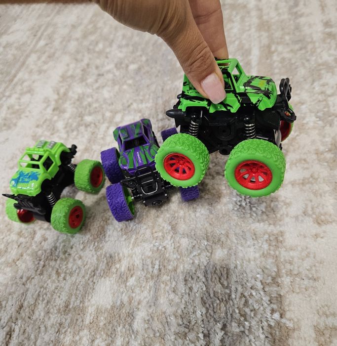 Mașinuțe monster truck -set