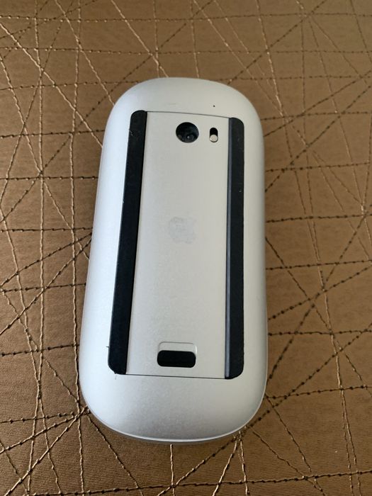 Apple Magic Mouse perfect functional conectare Bluetooth.