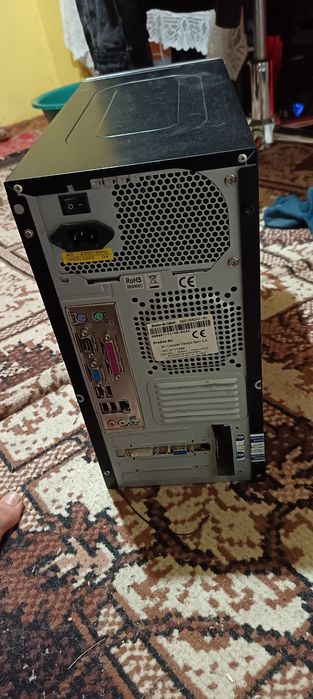 Vând unitate de calculator