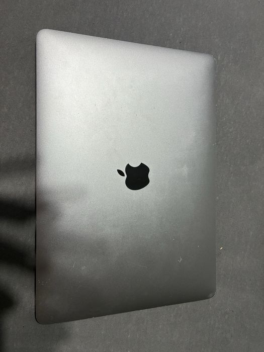 Vând Apple Macbook Pro 13 2017 funcțional, cu lipsuri. Preț bun!