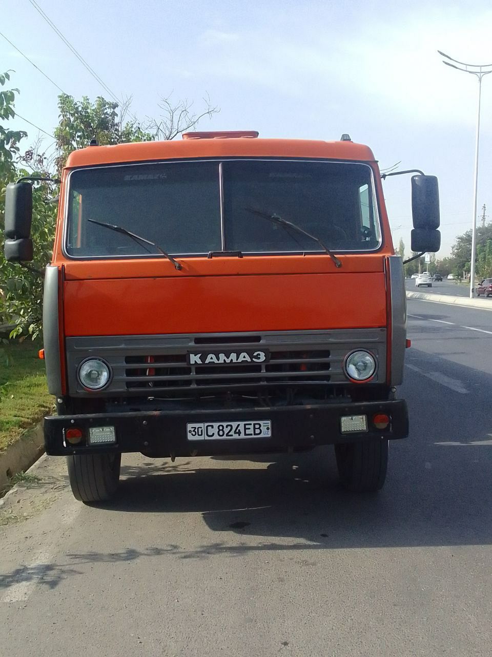 Kamaz tyagach sotiladi