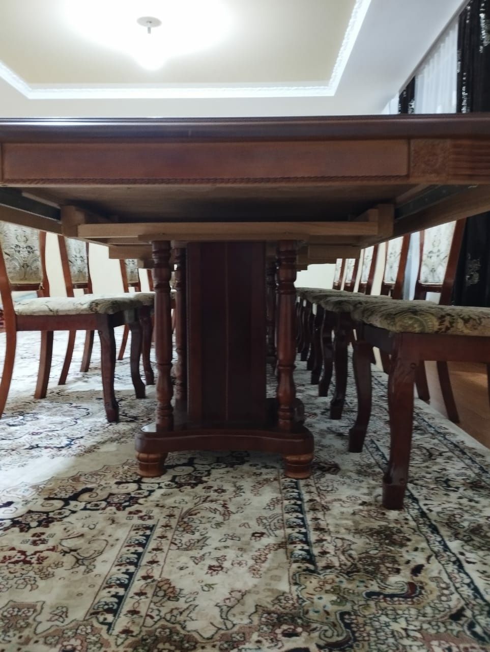 Гостиный стол со стульями