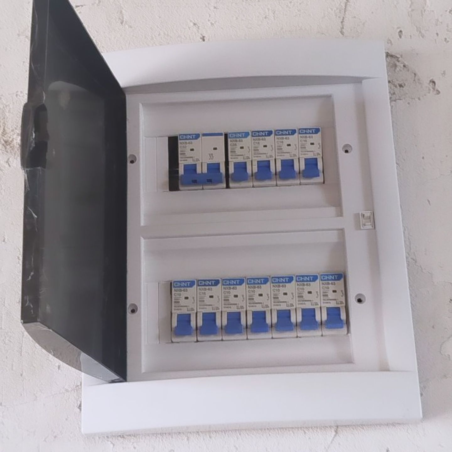 Elektrik montaj ishlarini qilamiz.