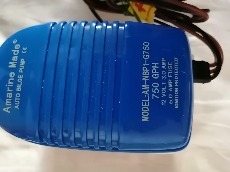 Помпа за лодка автоматична 12V