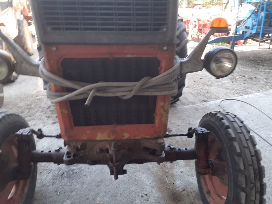 Vând două tractoare.