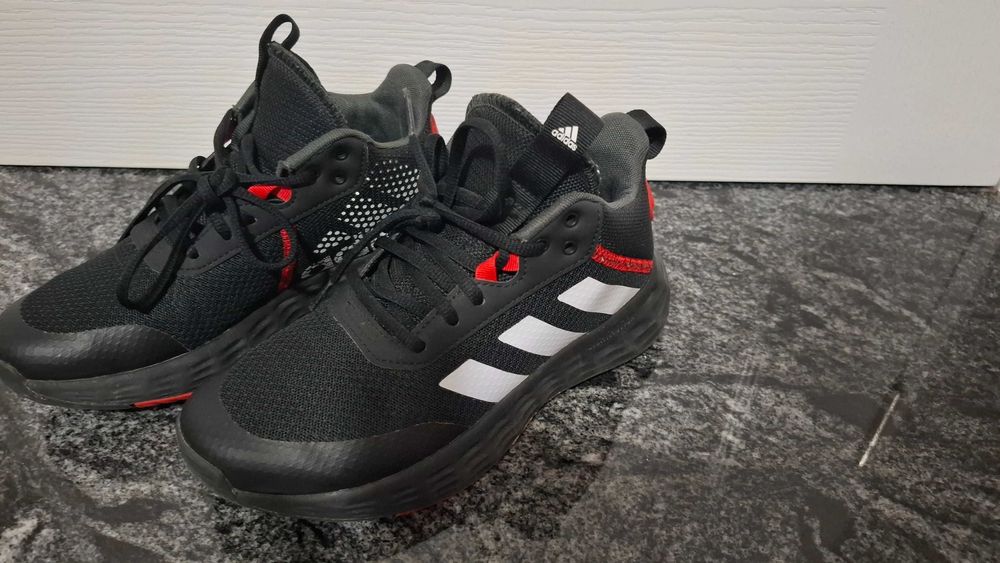 Adidasi nike adidas