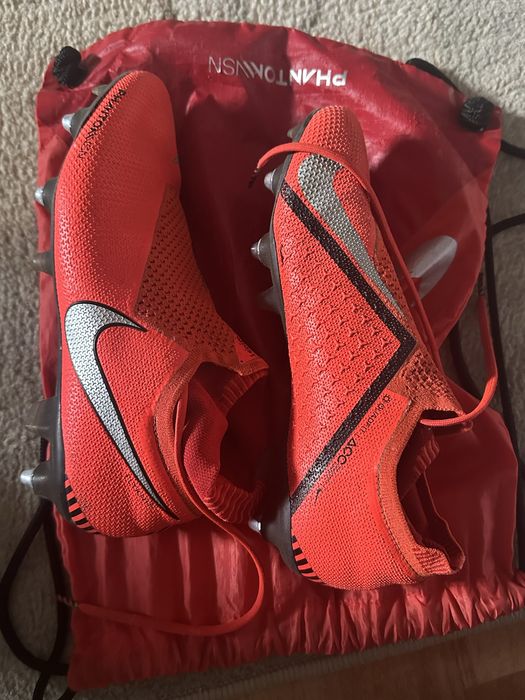 Ghete de fotbal Nike Phantom