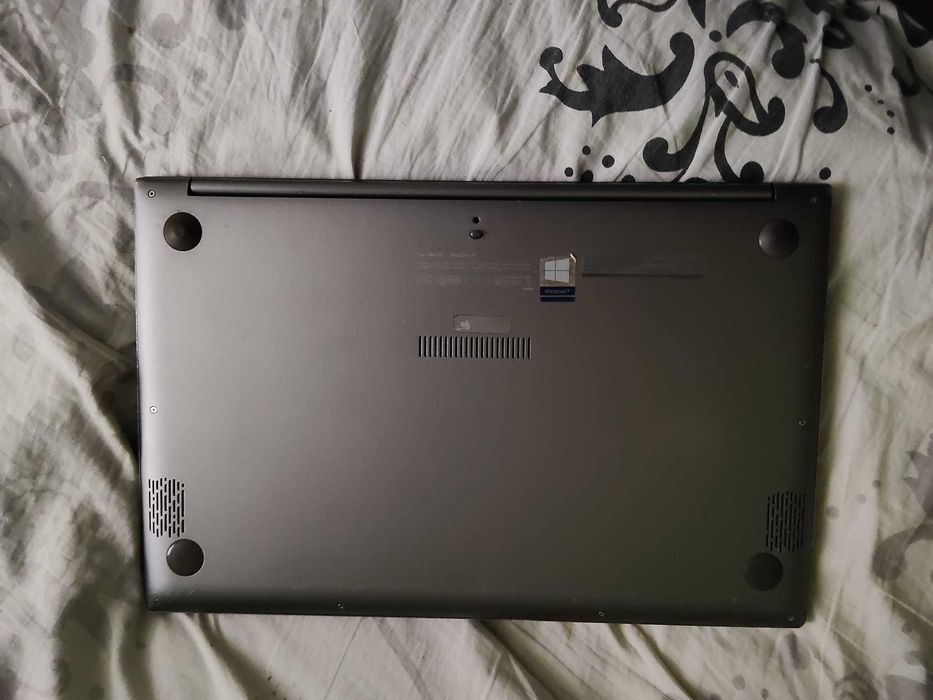 laptop Asus Vivobook cu amd ryzen 5 4500u 6core