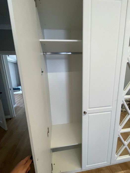 Шкаф в прихожую или спальню