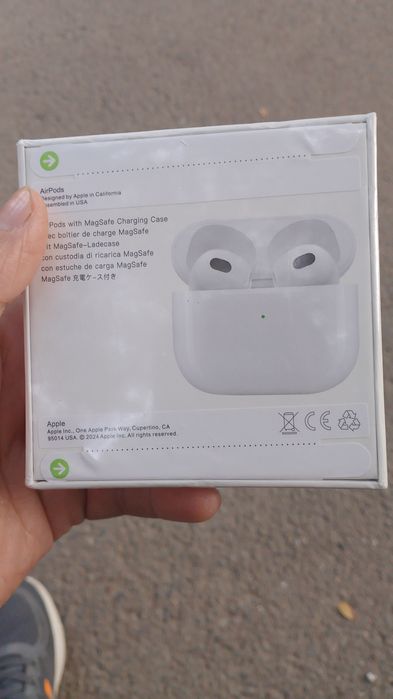 Наушники AirPods