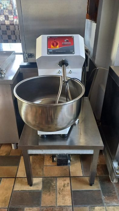 Vând utilaje carmangerie