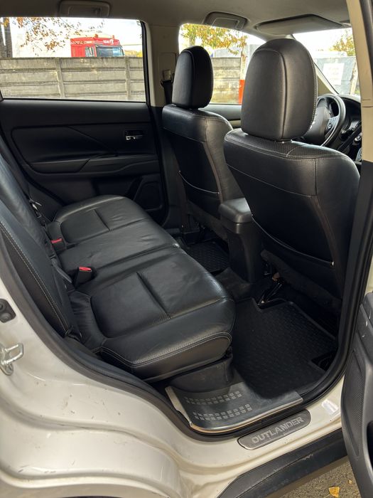 Mitsubishi Outlander 2013 4X4 7 Locuri Euro 5 Alb Perlat Camera Navi