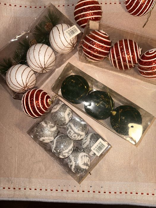 Продаетс дешево!!! Новогодный игрушки декоры. Продаётся дешёво