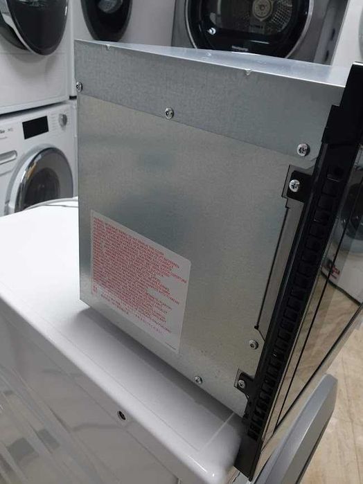 17L - Miele M6022 Микровълнова Фурна с Грил за вграждане