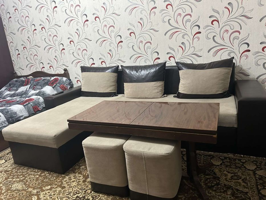 Ъглов диван запазен