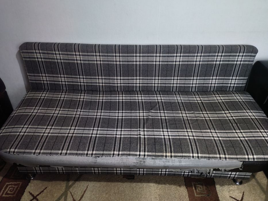 Отдам даром диван