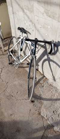 Шосеен велосипед размер 55 см от седалото до кормилото