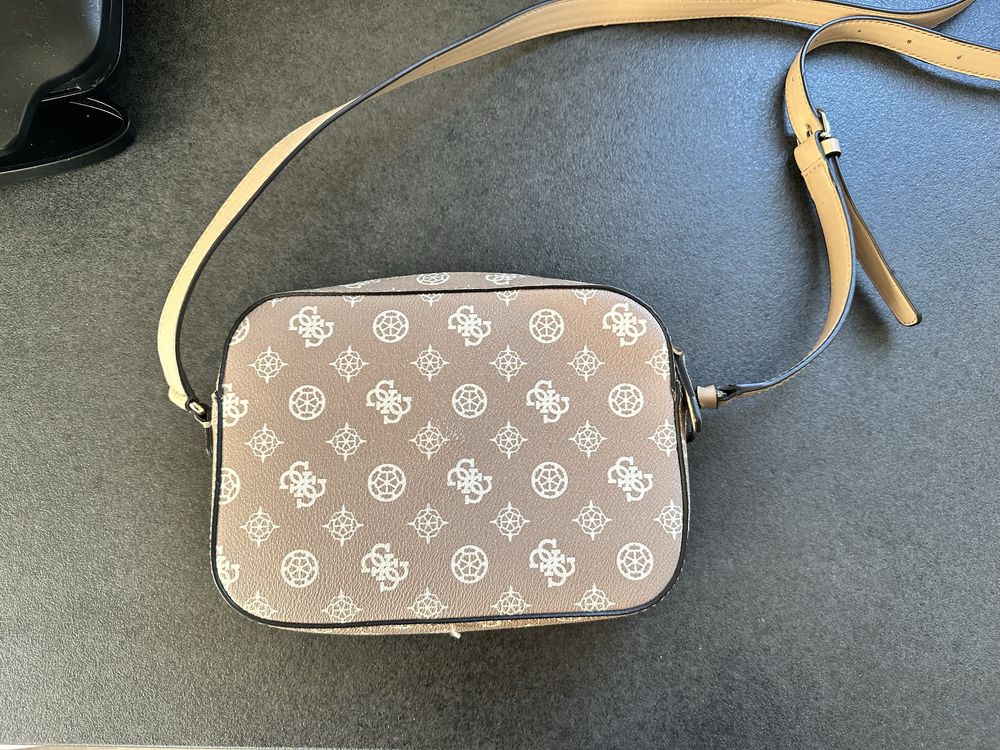 Дамска чанта Guess