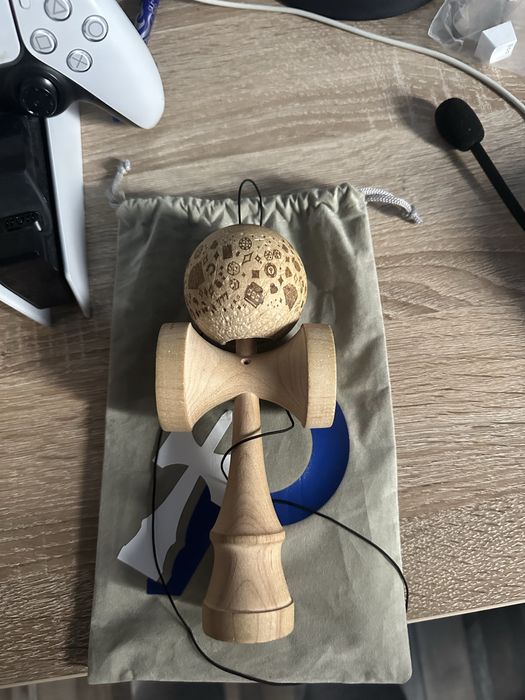 Vand kendama passion custom broken shape,tama e limited time de la ei.