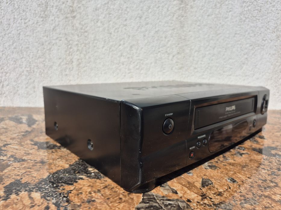 Vand video marca Philips model VR-401,made in Hungary 

- video casett