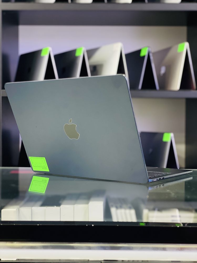 Macbook air m2 / 8 / 256 / 13sikl 100% / ideal