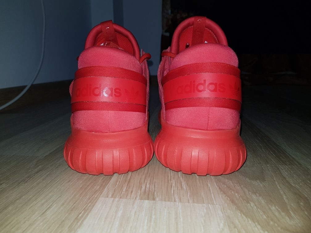 Adidasi Adidas Tubular mărimea 44 nike jordan force