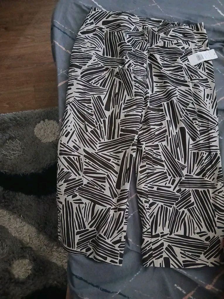 Buna vand pantaloni xl masirati rochie xl 42 stare buna