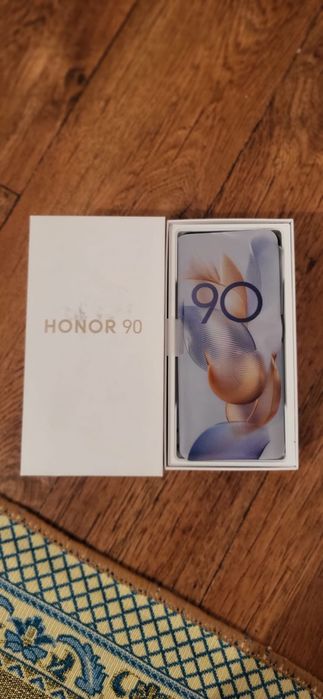 HONOR 90 с гарантии на  1 год