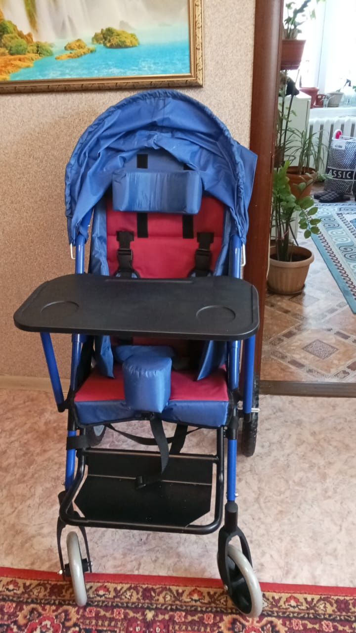 Кресло коляска для инвалидов детская